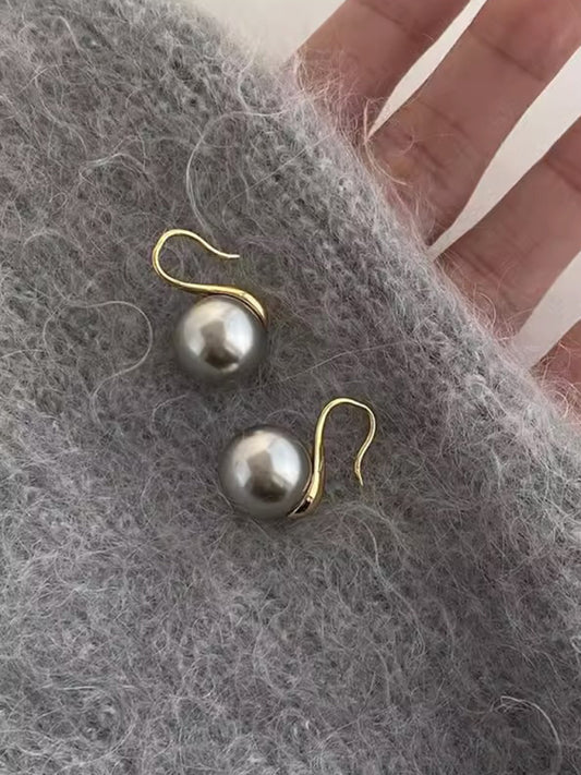 Eco-friendly Retro Hong Kong style unique earrings French niche light luxury temperament gray pearl earrings